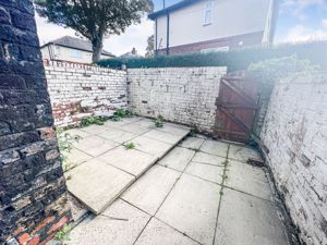 Rear yard- click for photo gallery